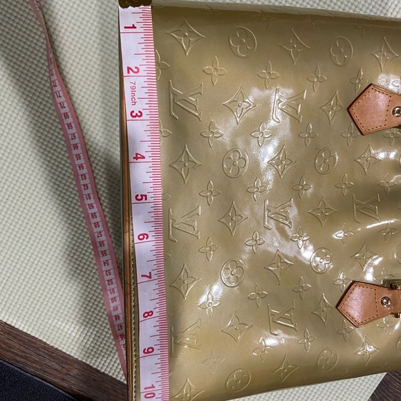 Authentic Louis Vuitton Vernis tote - Picture 13 of 16